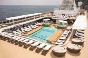 Pooldeck der Seven Seas Explorer